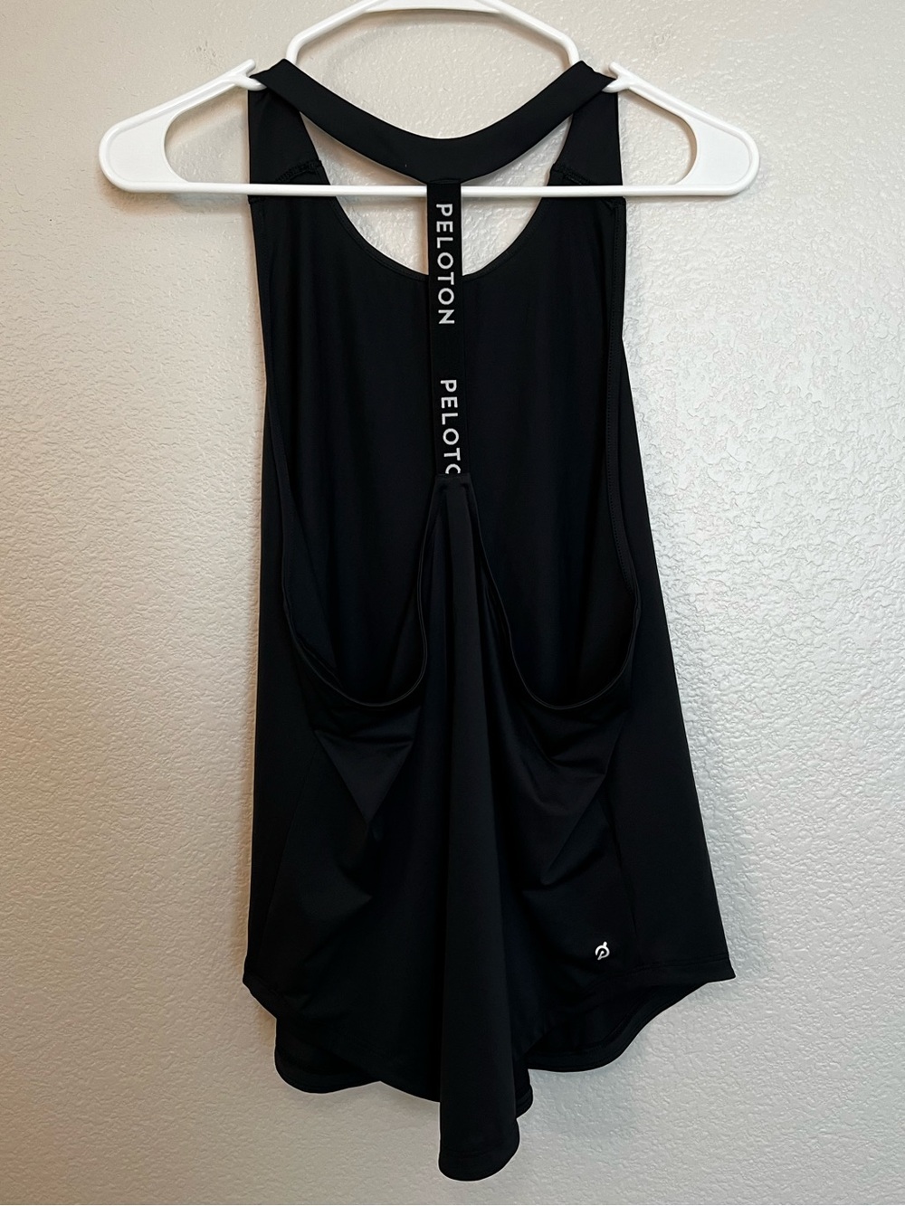 Peloton Black Racerback Workout Tank Top Womenโs Large Logo Strap Athletic